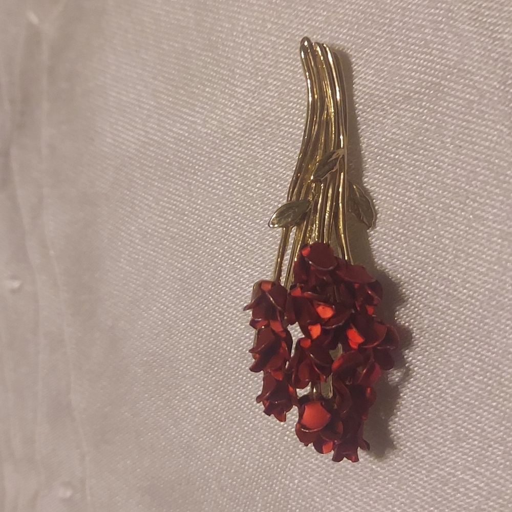 Vintage DM Matte Red Rose Bouquet Brooch Pin Gold Tone #12